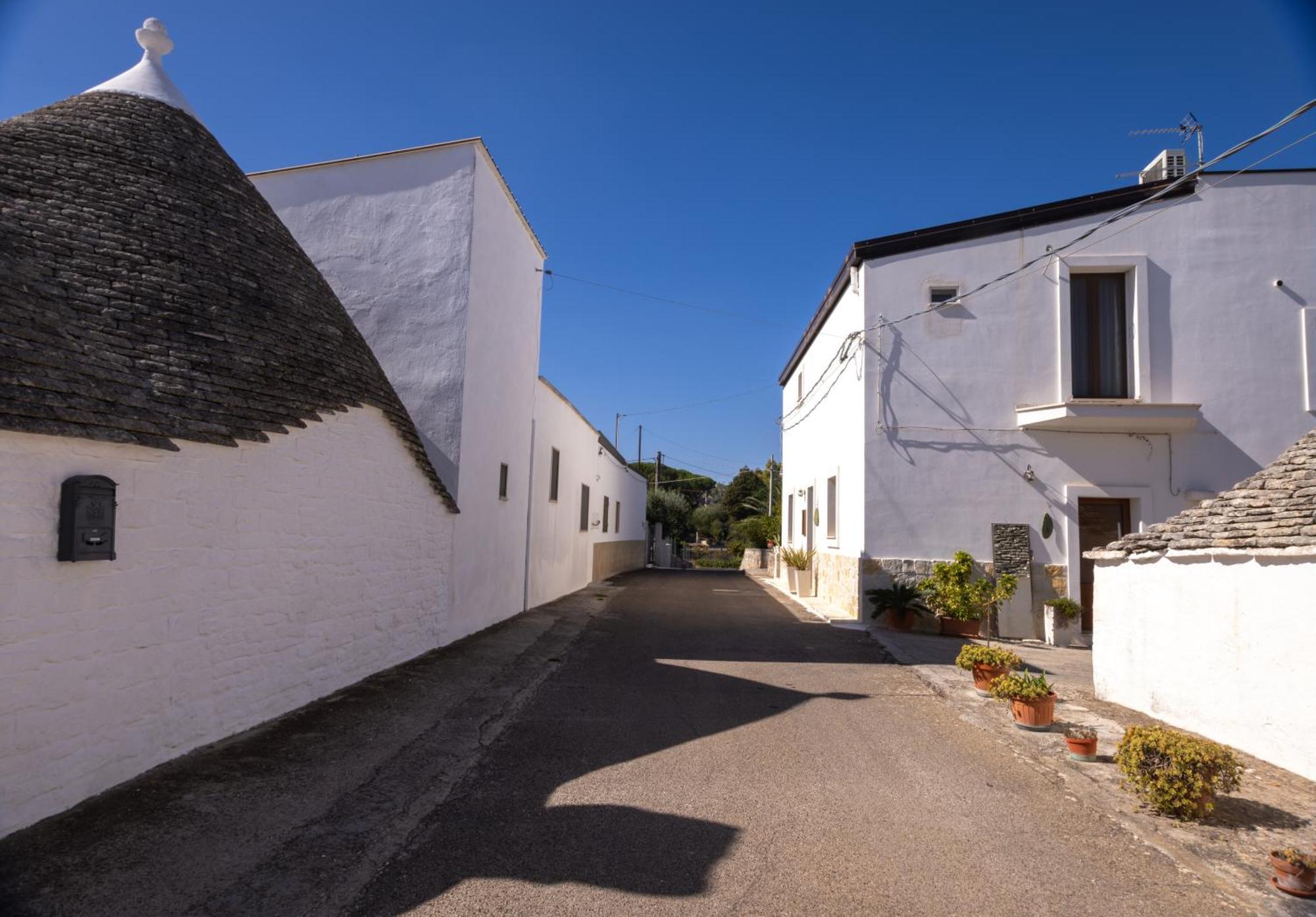 Villa With Trullo And Pool, Alberobello Esterno foto